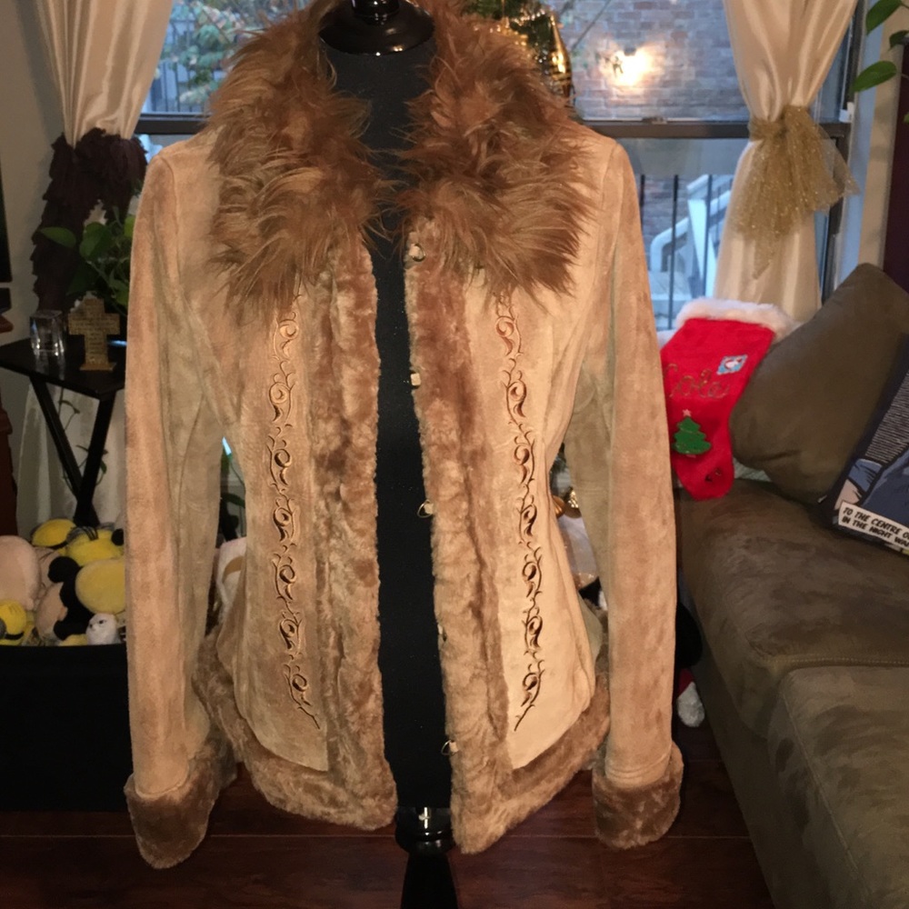 Context Suede coat, so beautiful, just too small for me 😕